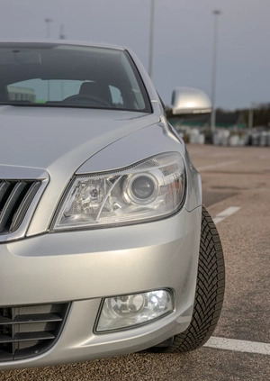 Skoda Octavia cena 22500 przebieg: 281155, rok produkcji 2010 z Gdynia małe 254